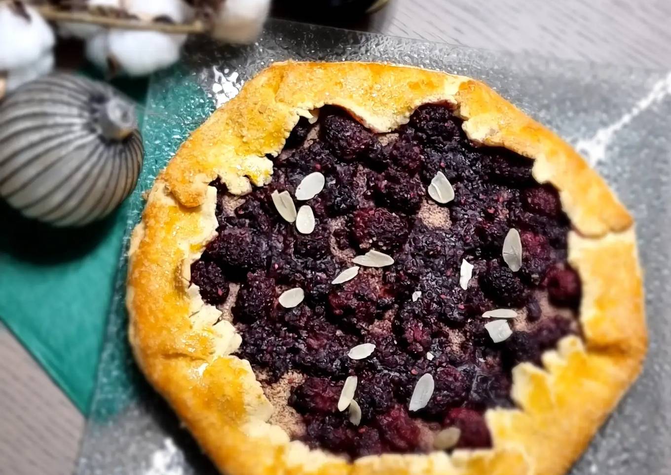 °Tarte rustique aux mûres et aux noisettes°