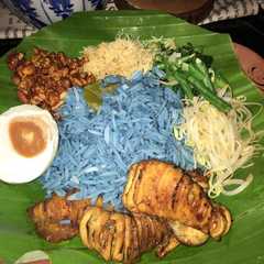 A picture of 41. Nasi Kerabu.