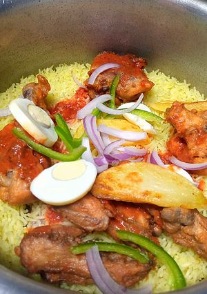 A picture of Chicken mandi rice.