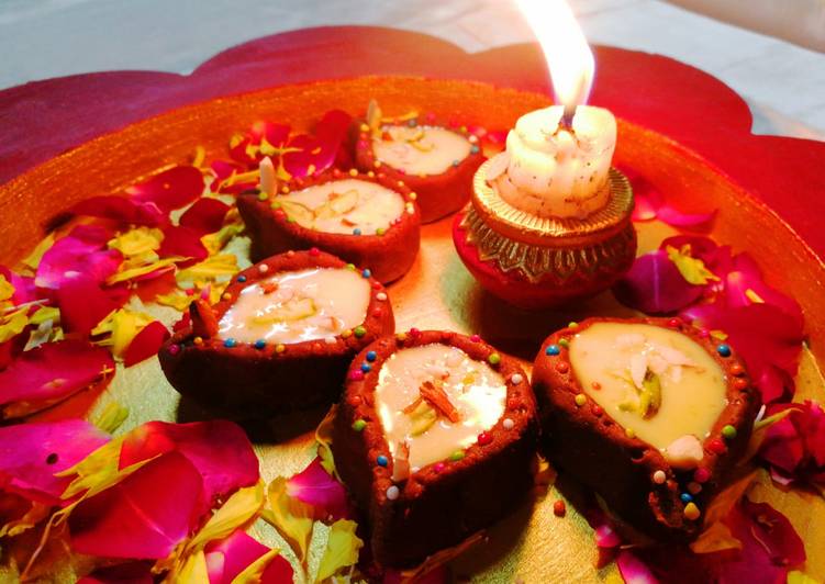 चोको कॉफी दिया (Choco coffee diyas served with Rabadi)