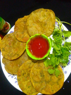हरियाली पालक पूरी(Hariyali palak poori recipe in Hindi) रेसिपी मुख्य फोटो