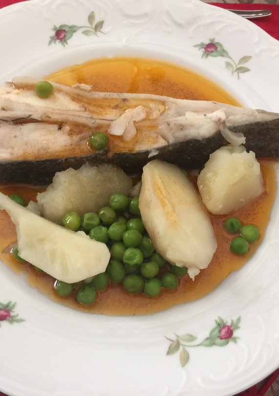 Una foto de Rodaballo en salsa roja