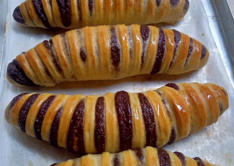 Filipino choco bread