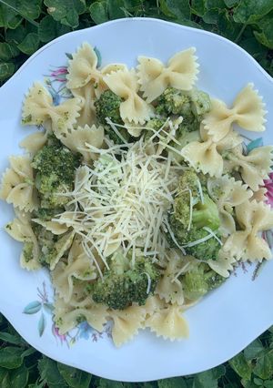 O poză a rețetei Farfalle cu broccoli și anșoa.
