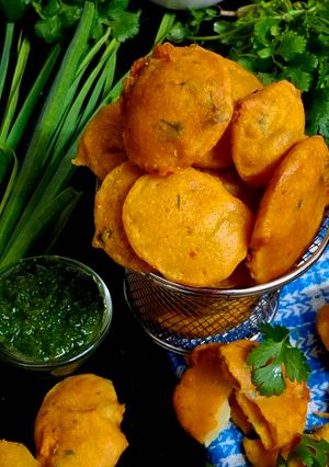 आलू के पकौड़े रेसिपी मुख्य फोटो