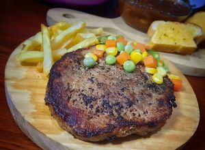 Foto resep Steak Meltique (Pan-seared, kematangan Medium)