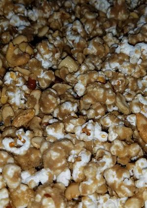 A picture of Old Fashioned Caramel Popcorn.