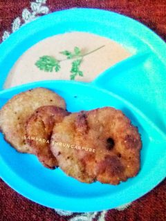 साबुदाणा वडा (sabudana vada recipe in marathi) रेसिपी चे मुख्य फोटो