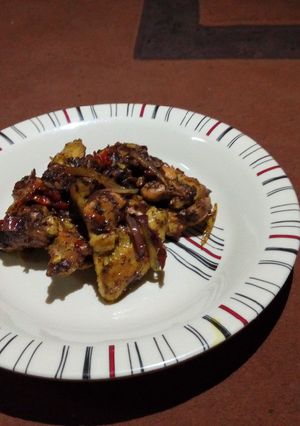A picture of Spicy chicken parts.