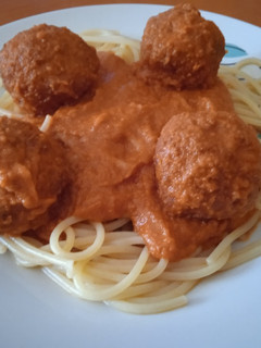 Una foto de Albóndigas en salsa de tomate (con espaguetis)