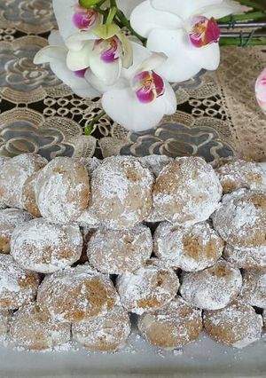 Una foto de Galletitas de boda mexicana / Besitos de nuez. (Receta #200)