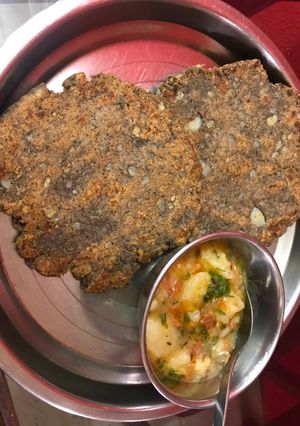 कूटू की रोटी आलू की सब्जी के साथ (Kuttu ki Roti Aloo ki Sabzi ke saath recipe in hindi) रेसिपी मुख्य फोटो