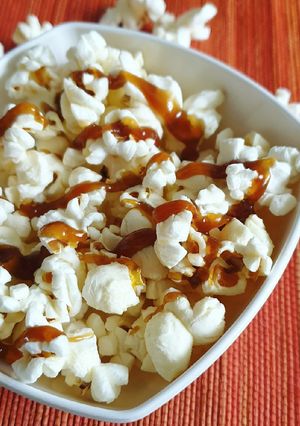A picture of Caramel popcorns.