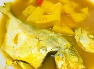 Foto resep Lempah kuning nanas ikan kuwe (resep mertua dari bangka)