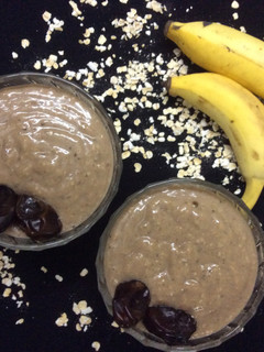 A picture of Oats, Dates And Banana Smoothie.