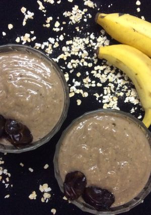 A picture of Oats, Dates And Banana Smoothie.