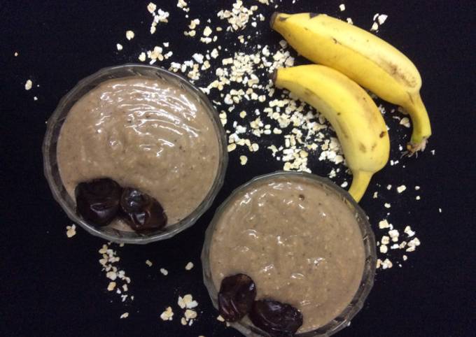 Oats, Dates And Banana Smoothie