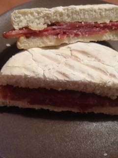 Una foto de Bocata de cabecero de lomo