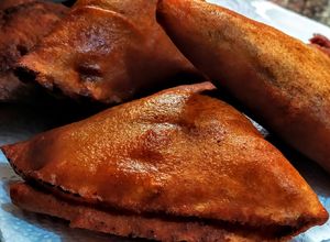 Una foto de CRUJIENTES DE Pan Árabe Integral, rellenos de Atún...!😋