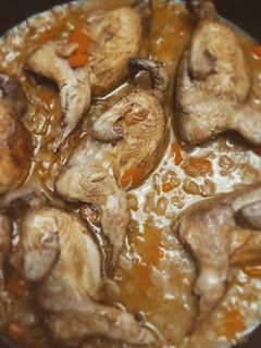 Una foto de Codornices en salsa