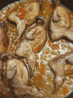 Una foto de Codornices en salsa