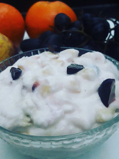 क्रीमी फ्रूट श्रीखंड(creamy fruit shrikhand recipe in hindi) रेसिपी मुख्य फोटो