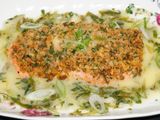 Salmón al broiler con salsa verde