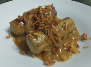 Una foto de Bratwurst al curry