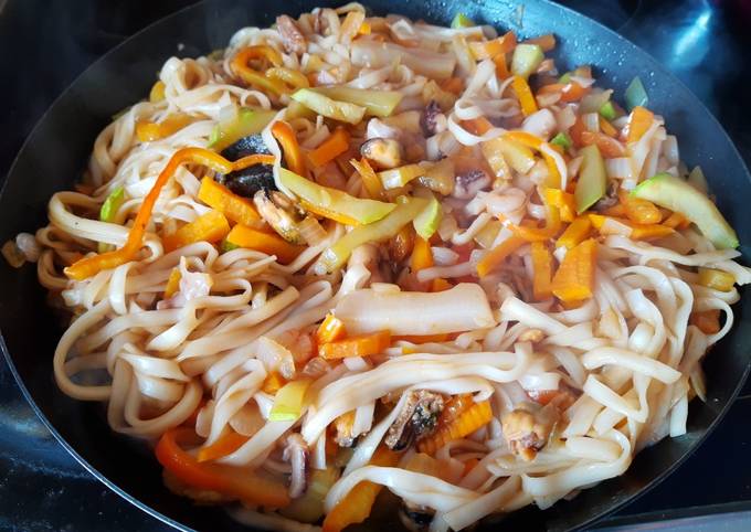 Китайская лапша с креветками и овощами | Кухонные рецепты