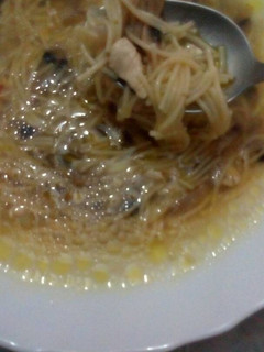 Una foto de Sopa de champi y pollo