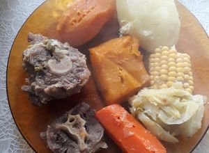 Una foto de Puchero de rabo de ternera