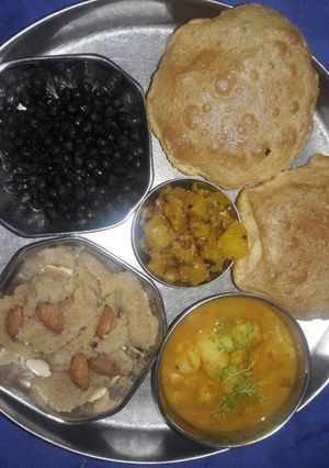 नवमी माता भोग थाली (Navmi Mata bhog thali recipe in hindi) रेसिपी मुख्य फोटो