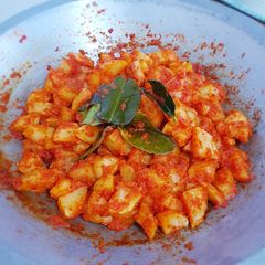 A picture of Balado Kentang Pedas (Spicy Potatoes in Chilli Sauce).