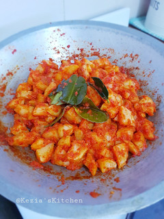 A picture of Balado Kentang Pedas (Spicy Potatoes in Chilli Sauce).
