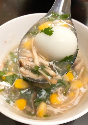 Hình của món Soup gà ngô nấm.
