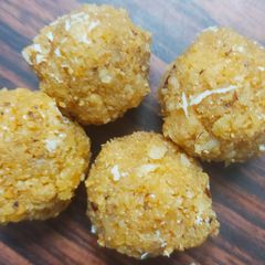 A picture of Coconut laddu.
