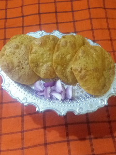 तीखी पूरी (Tikhi Puri recipe in hindi) रेसिपी मुख्य फोटो