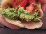Arepas con relleno de lomo al vino desmenuzado