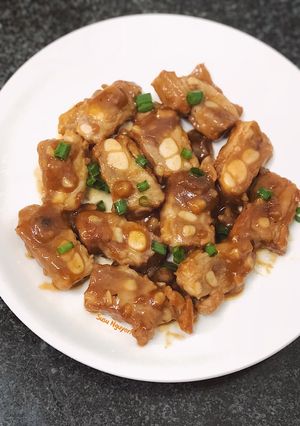 Hình của món Sườn non sốt me.