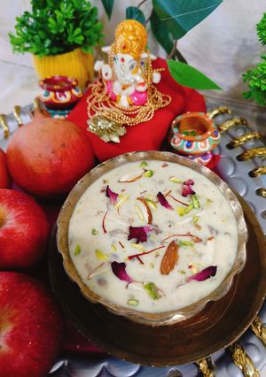 मेवे वाली केसरिया खीर(dry fruits saffron kheer recipe in Hindi) रेसिपी मुख्य फोटो