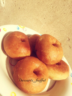 A picture of Plain donuts.