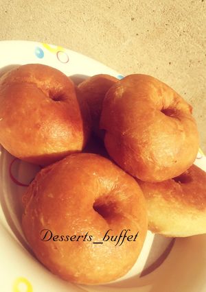 A picture of Plain donuts.