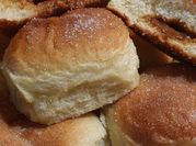 Una foto de pan relleno de membrillo