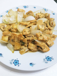 Una foto de Pollo con verduras. Sano, rápido y sencillo