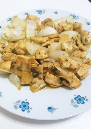 Una foto de Pollo con verduras. Sano, rápido y sencillo