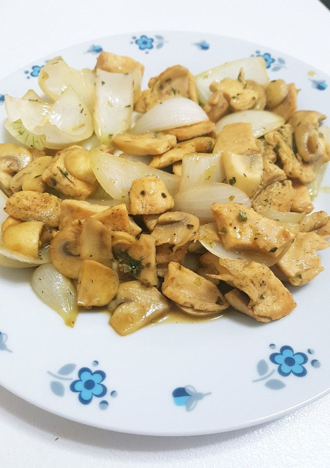 Una foto de Pollo con verduras. Sano, rápido y sencillo