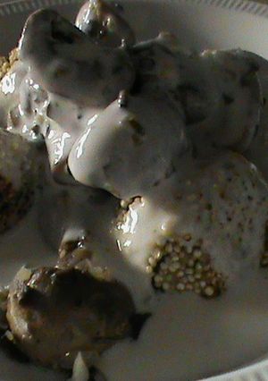 Una foto de Albóndigas de quinoa en salsa "Bechamel" cero gluten, cero huevo