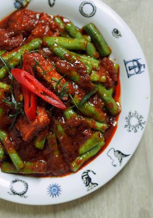 รูปของ ผัดพริกแกงหมูกรอบ