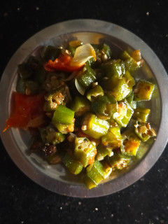 வெண்டைக்காய் பொரியல்(ladyfinger poriyal recipe in tamil) செய்முறை முக்கிய புகைப்படம்