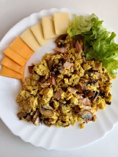 Gombás-sonkás rántotta recept fotója